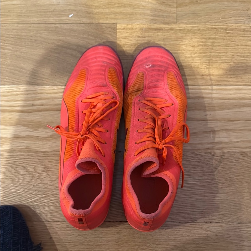 Men’s size 14 puma indoor soccer sneakers